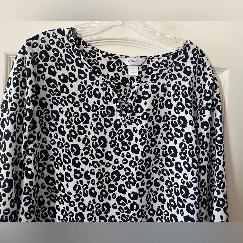 CJ Banks Black and White Animal Print Blouse Women’s Size 1X - Picture 9 of 16